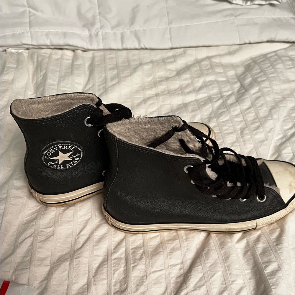 Converse high tops leather w/ fleece lined size 6.5 dark blue with cream colored